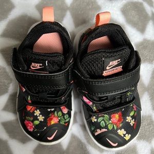 Baby Nike shoes size 5c